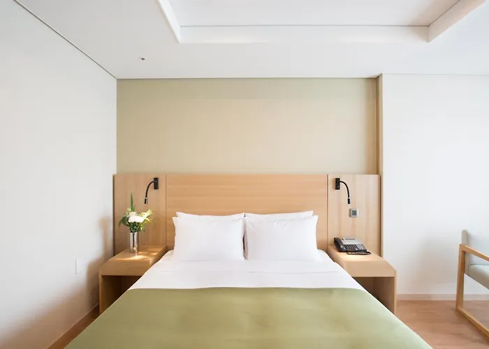 Hotel Crown Harbor