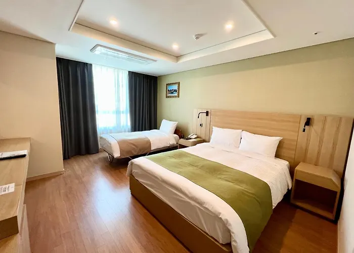 Hotel Crown Harbor Busan