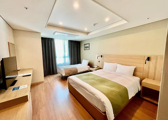 Hotel Crown Harbor 4*
