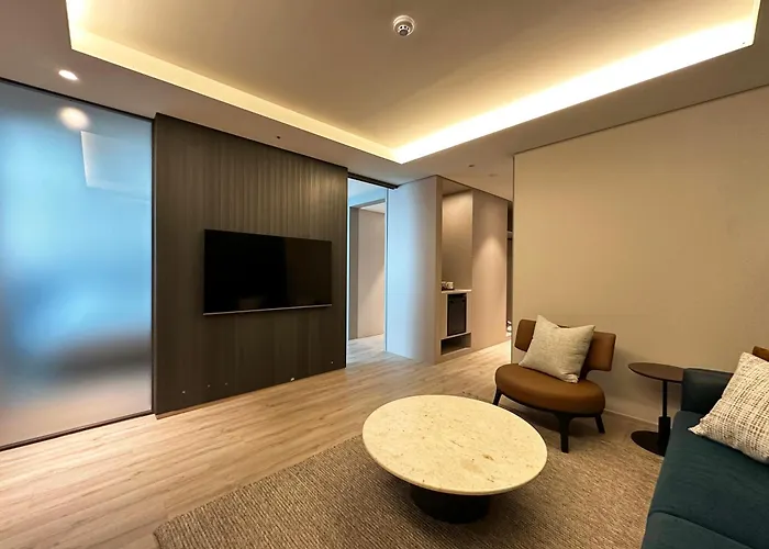 Crown Harbor 4*