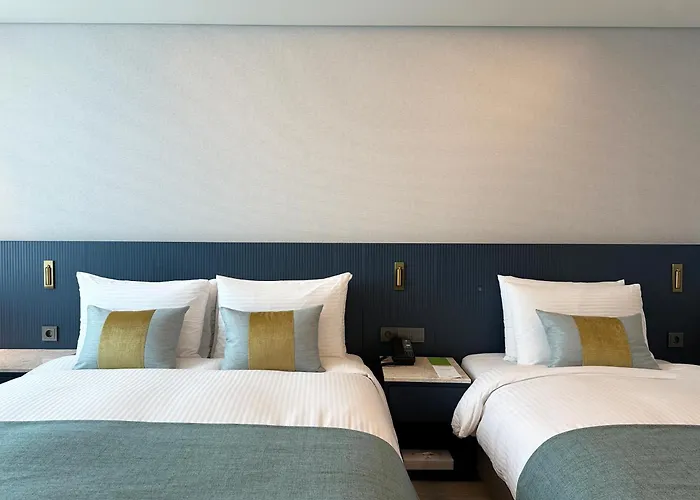 Crown Harbor Hotel 4*