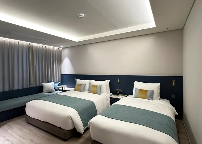Hotel Crown Harbor 4*