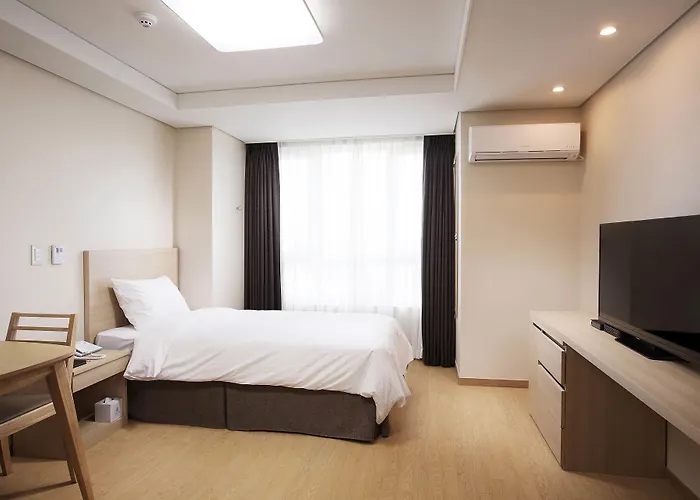 Hotel Crown Harbor Busan
