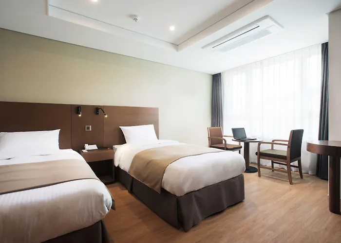 Crown Harbor 4*