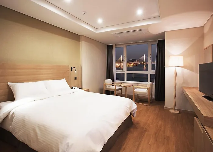 Crown Harbor Hotel 4*