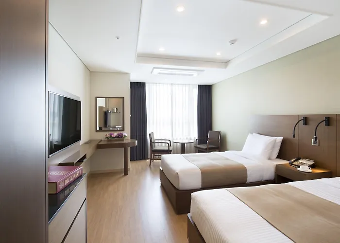 Crown Harbor 4*